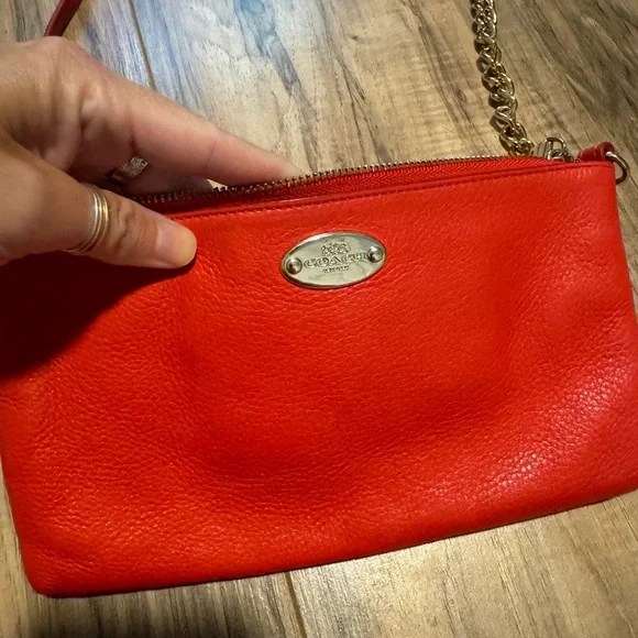 Coach Red Crossbody Bag with Sleek Design - Picture 2 of 6
